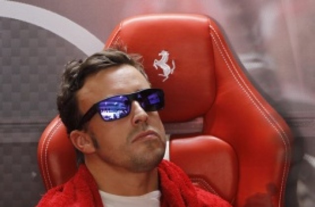 Алонсо се въртя в Бахрейн и пак мина пред Фетел в последната тренировка