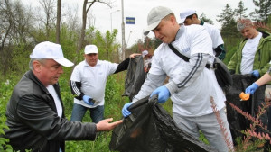 Кандидатите за народни представители от ГЕРБ чистиха района на жп