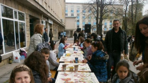 Найдългата пролетна картина създадоха малки художници