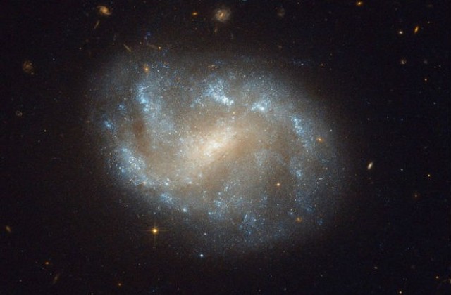 „Хъбъл” откри гигантска двойна звезда