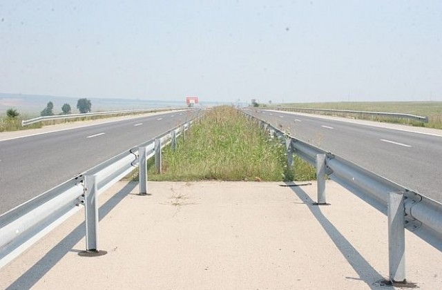 Автобус и камион Мерцедес се сблъскаха на магистралата