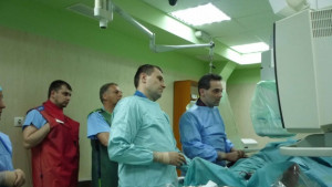 Италиански кардиолог демонстрира на живо безкръвни операции