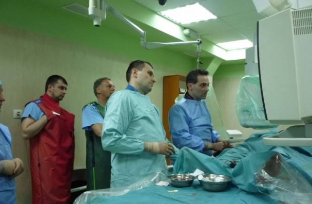 Италиански кардиолог демонстрира на живо безкръвни операции