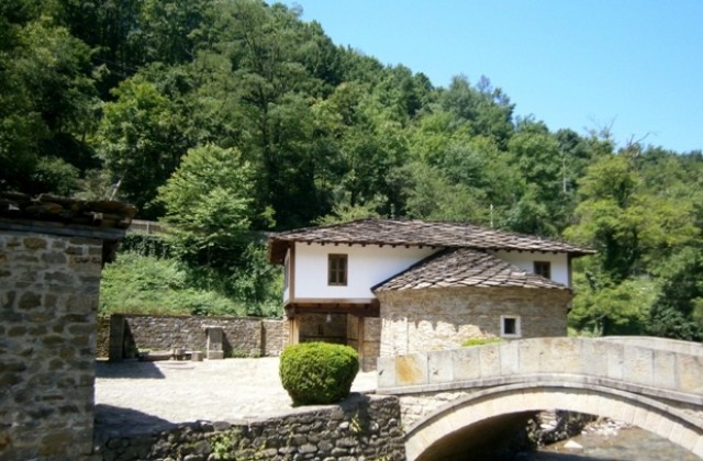 Половин век от първата копка на АЕК „Етъра