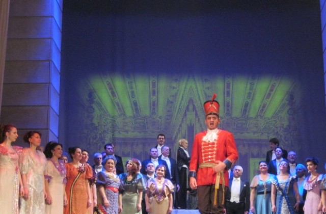 Оперетни звезди гостуват в концерт-спектакъла „От Виена до Бродуей”