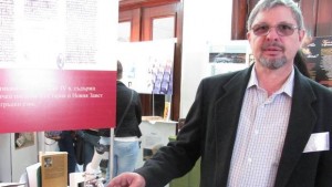 Уникална изложба показва найстарата и наймалката Библии в света