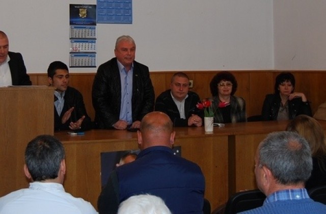 Ако партия ГЕРБ не беше управлявала, сега държавата можеше да е във фалит, смятат жители на Петко Каравелово