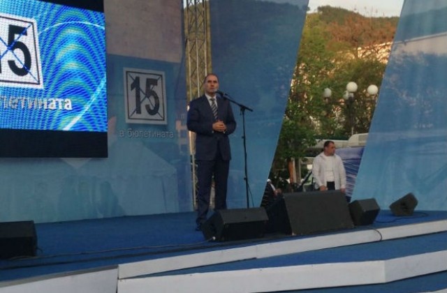 Само ГЕРБ може да спре тройната коалиция от властта, категоричен е Цветанов