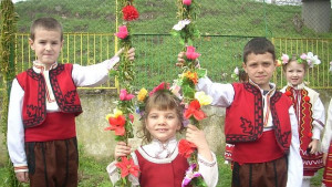 Малки лазарки тръгват с песни и обредни ритуали в община