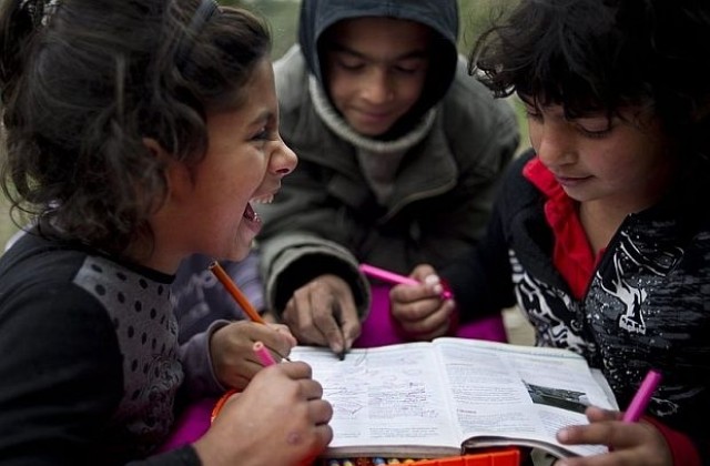 Берлин ще помага на ромите от България и Румъния