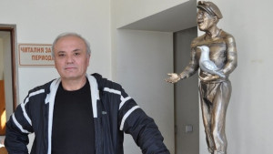 Руси Костадинов ще прави паметника на Пандира
