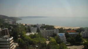Пръскат в Албена срещу вредители