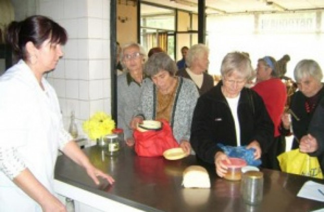 Епидемиолози издирват още 33-ма души, яли картофени кюфтета