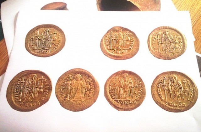 Намериха 13 златни монети в крепост край Пещера