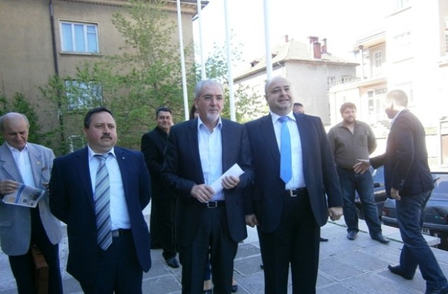 ГЕРБ изпада във вътрешна и международна изолация според Лютви Местан, ДПС