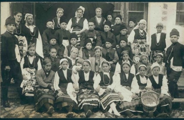 СНИМКИ: Лазарки от с. Боженци