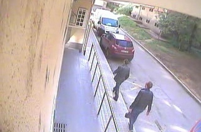 Издирват крадци на злато и пари от жилища