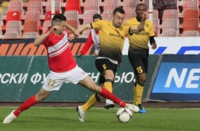 Радуканов клекна пред феновете – пуска заедно Платини и Камбуров