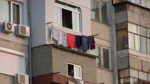 Общината продава над 30 апартамента за да кърпи положението