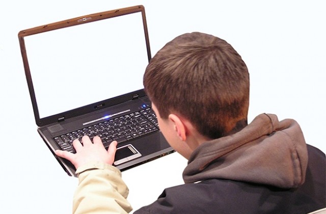 По един компютър се пада на 15 ученици в 4-ти клас у нас