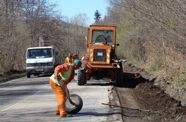 Протестиращи блокират прохода Петрохан на 1 май