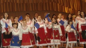 Лазарки от Нов път с песенен благослов в село Добрич