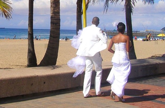 Къси панталонки вместо бельо под сватбената рокля