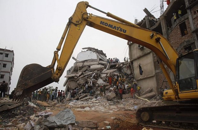 Разпитват двама инженери заради рухналата сграда в Бангладеш