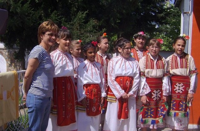 Лазарки наричаха за плодородие и здраве