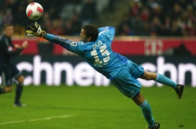 Вратарят на Хамбургер отряза Арсенал