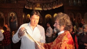 Явор Куюмджиев дари икони на двата храма в Търговище