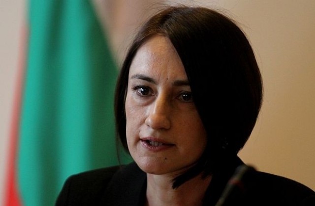 Министър Костадинова открива благотворителна кампания за деца с увреждания