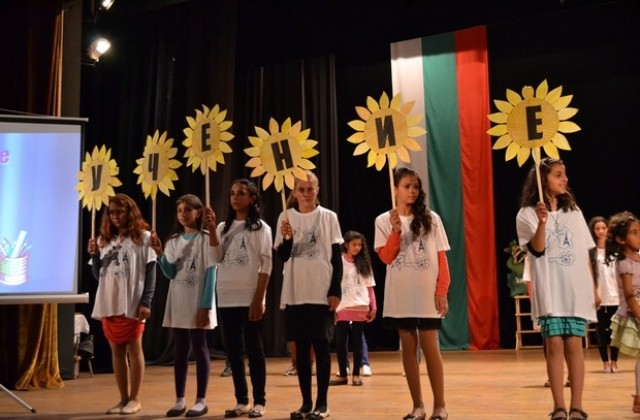 Урок по толерантност от ученици в селата Белополци и Железино