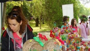 240 лв в първия ден от базара на Подари усмивка