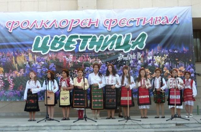 Над 200 изпълнители участваха в Цветница Левски 2013
