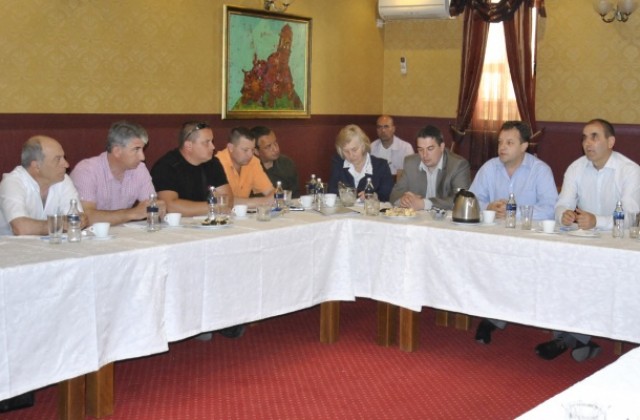 Кметове благодариха на Цветан Цветанов за грижата, която правителството на ГЕРБ проявяваше към малките населени места