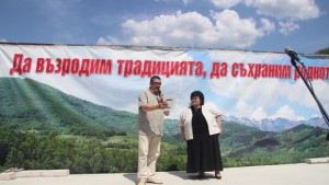 Искра Фидосова връчи награди на победители във фолклорен събор