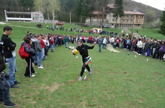 Пролетният спортен празник, организиран от Община Враца, е традиционна проява.