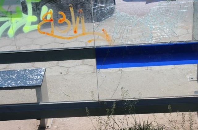 С вандалски прояви рушат общинска собственост в Благоевград