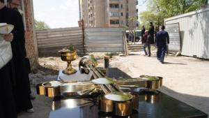 Вдигат позлатен кръст на 22 метра на църквата Свети Николай