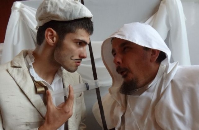 Театър Пирон с премиера на Глупаци