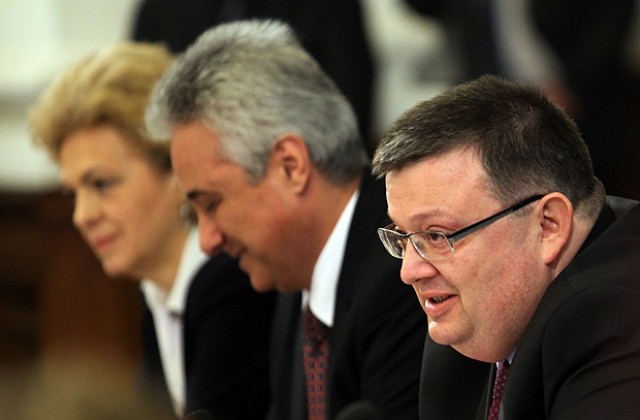 Цацаров не изключи нови скандални разкрития до изборите