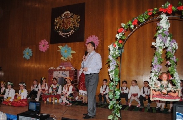 Великденски празник зарадва над 300 малчугани от детските градини