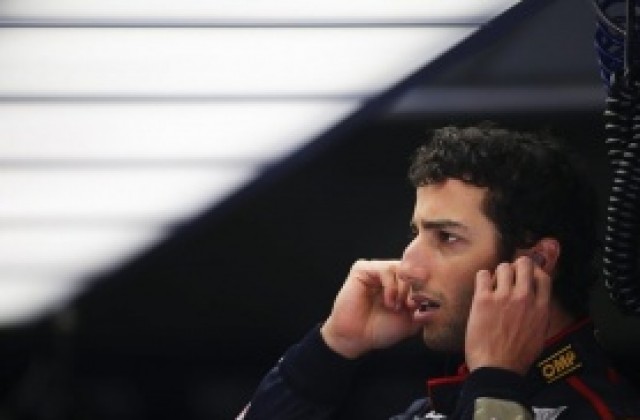 Даниел Рикардо готов да изхвърли Уебър от Ред Бул