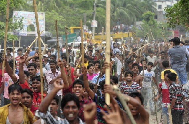 Първомайска демонстрация в Бангладеш, броят на жертвите под руините расте