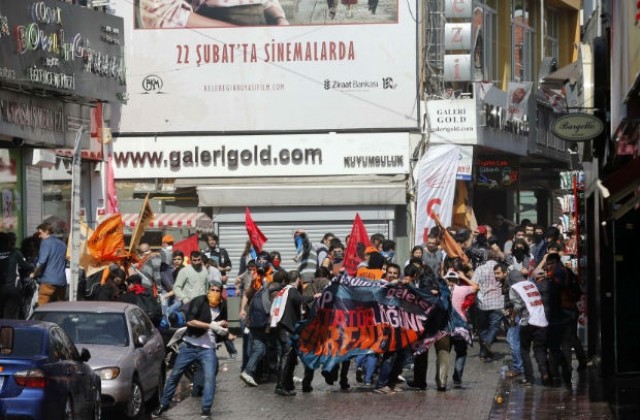 Сблъсъци между полиция и демонстранти в Истанбул