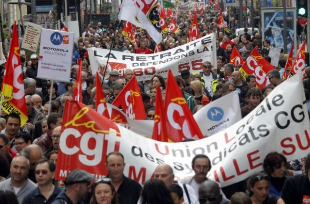 Хиляди се включиха в шествието на Националния фронт във Франция