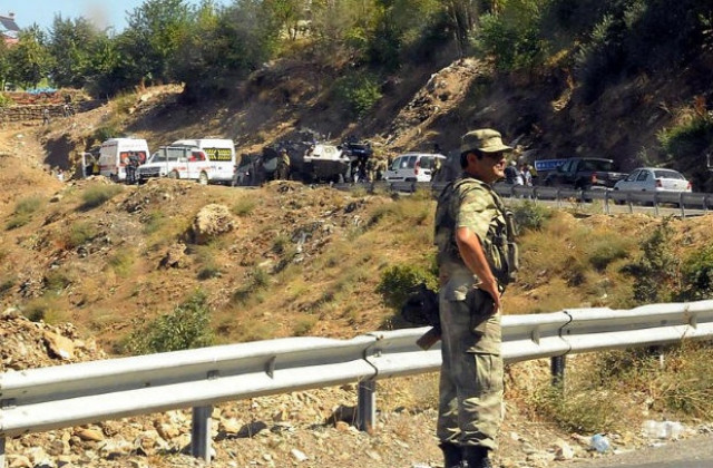 Автобус с ученици падна в езеро в Турция