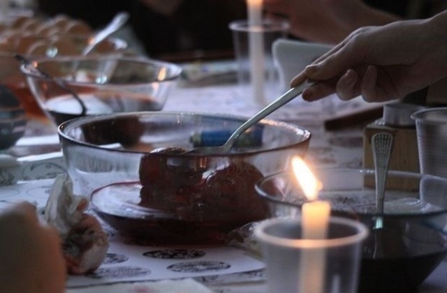 Велики четвъртък e - боядисваме яйцата!