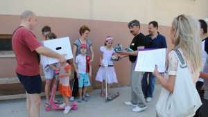 20 нуждаещи се семейства получиха празнични хранителни пакети